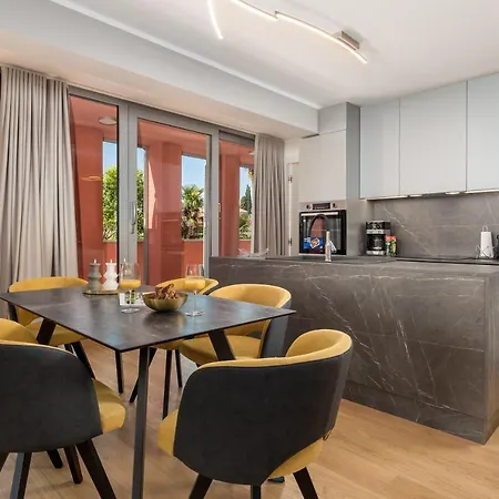 Luxury City Center Apartment -50M To The Sea Opatija Exterior photo