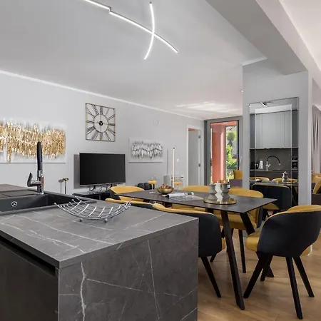 Luxury City Center Apartment -50M To The Sea Opatija Exterior photo